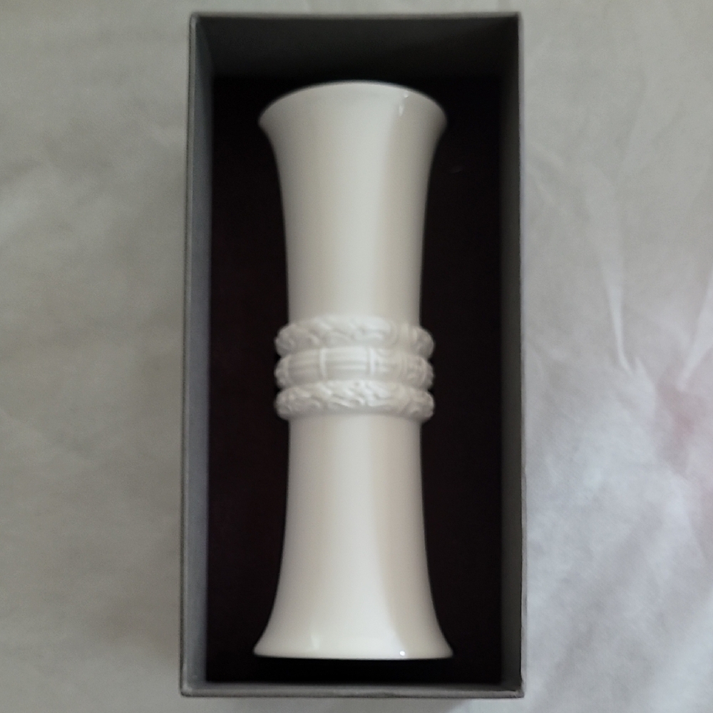 Elegant Katy Briscoe Bone China Bud Vase w/box